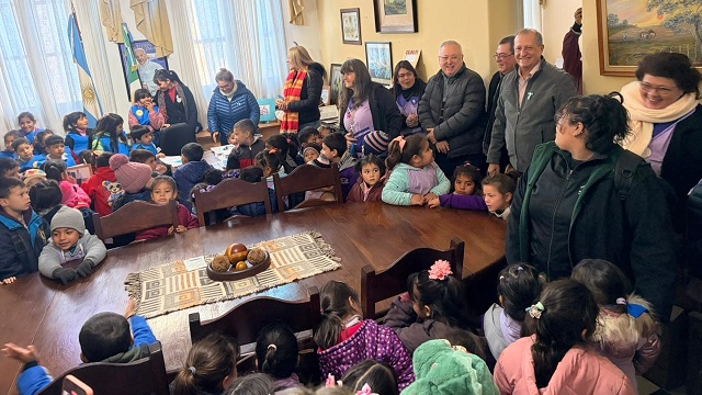 Papp recibi&oacute; a mas de 200 Ni&ntilde;os del Jard&iacute;n N&deg; 139 y CIF N&ordm;3 en su Despacho Municipal 