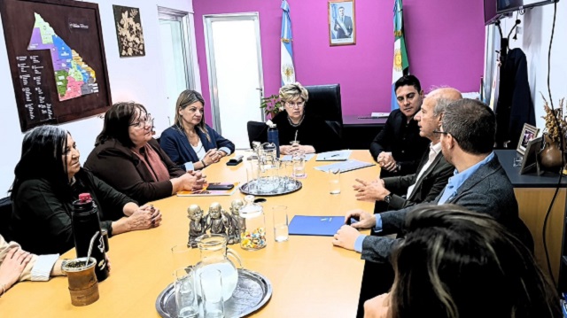Educaci&oacute;n y la Fundaci&oacute;n Bunge y Born acuerdan acciones conjuntas para fortalecer la calidad educativa en el Chaco  