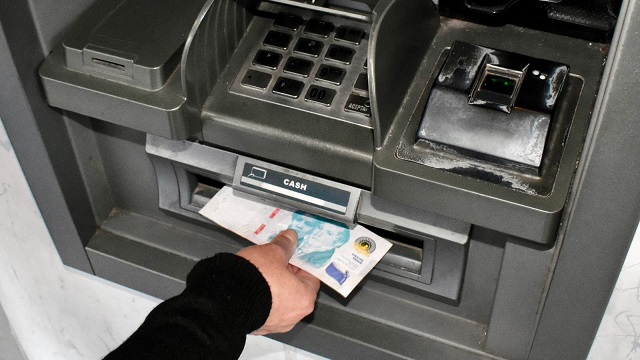 Sueldos de Abril: Pasivos cobran el 29 y activos el 30