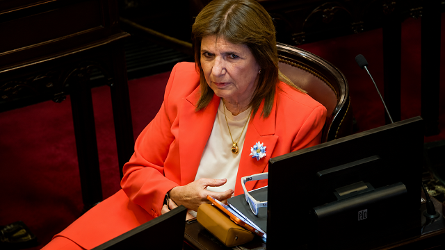 Tensi&oacute;n en el oficialismo, Bullrich se baja de la cumbre con Adorni