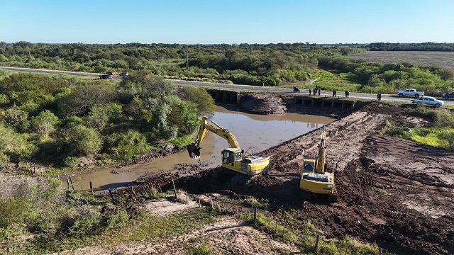 M&aacute;s de 20 A&ntilde;os e espera: Iniciaron los trabajos de limpieza del canal R&iacute;o Muerto 