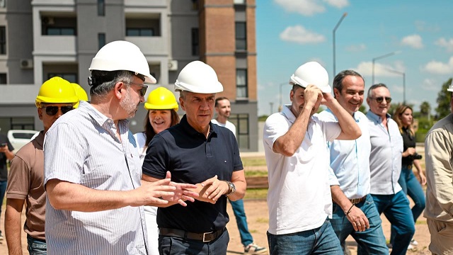 Saenz Pe&ntilde;a suma mas unidades habitacionales: El Gobernador Zdero supervis&oacute; hoy los trabajos