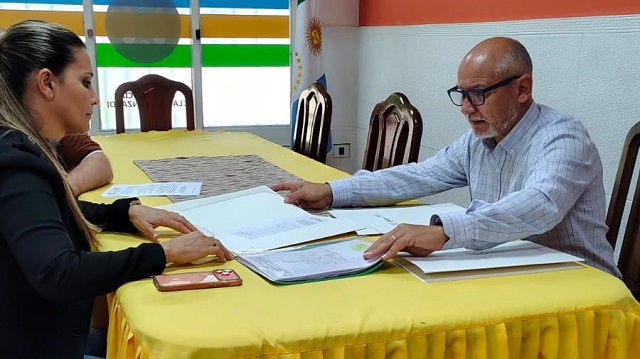 EL IPDUV Y EL MUNICIPIO DE LAGUNA BLANCA FIRMARON UN CONVENIO PARA LA CONSTRUCCI&Oacute;N DE VIVIENDAS