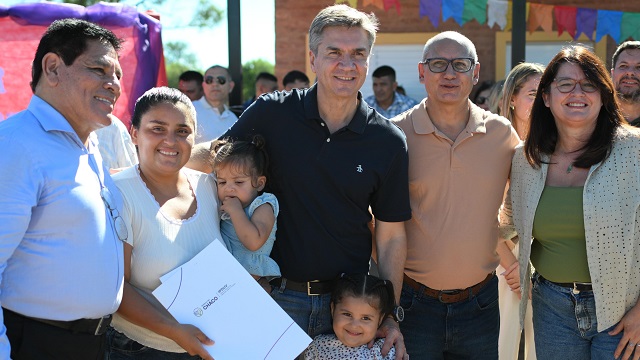 MISI&Oacute;N NUEVA POMPEYA: EL GOBERNADOR ZDERO ENTREG&Oacute; VIVIENDAS Y ANUNCI&Oacute; NUEVAS OBRAS HABITACIONALES