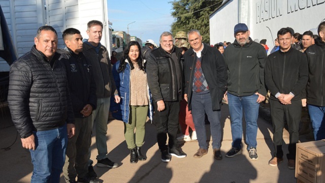Seguimos asistiendo al Impenetrable: El Gobierno lleva agua, alimentos y servicios a las comunidades mas alejadas